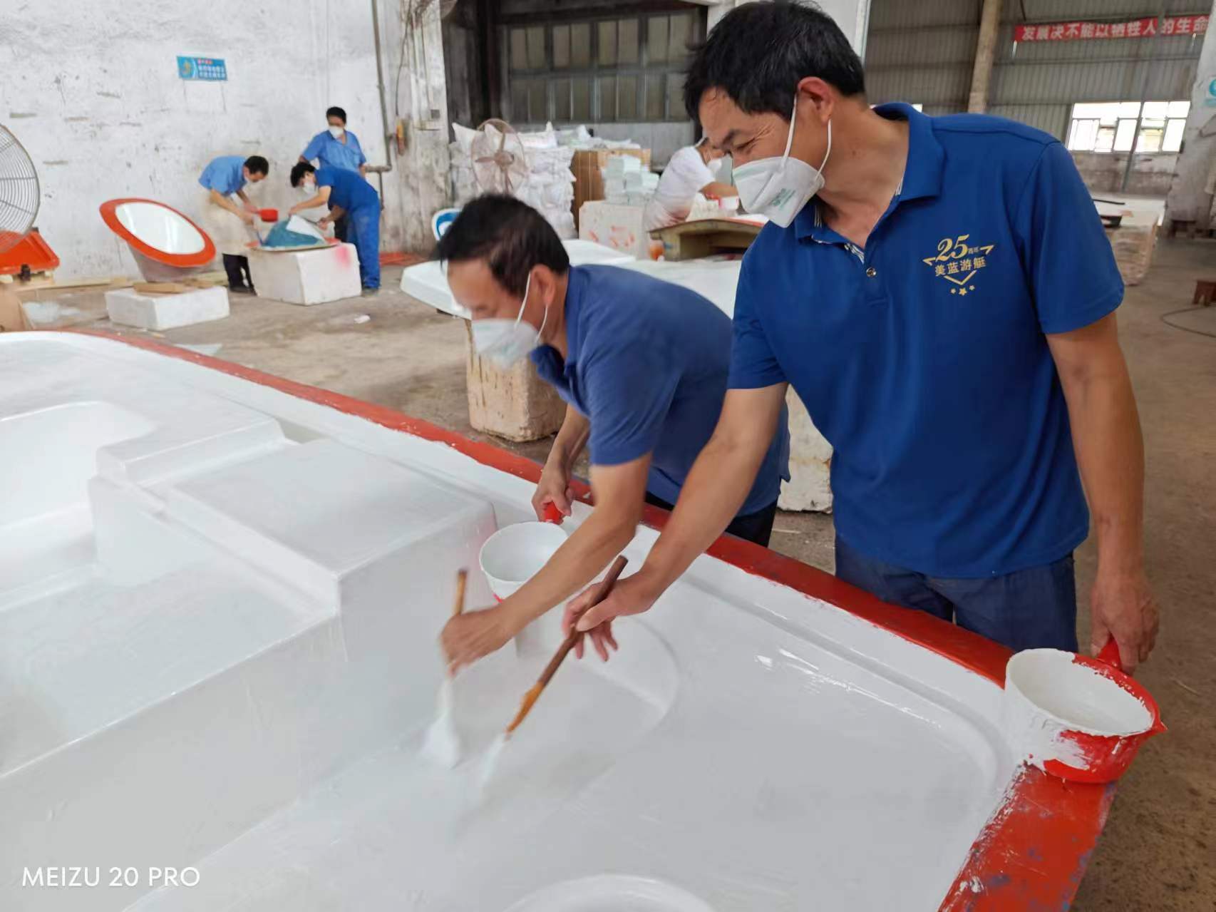 師傅傳授糊制技巧