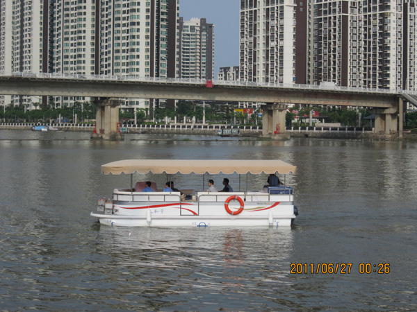 珠海美藍游艇設計制造750雙體豪華游艇近日順利交付使用