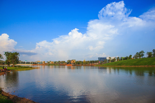 美藍游樂船“登陸”園博會 歡聲笑語游五象湖