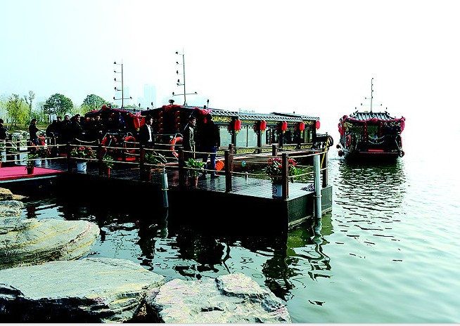 畫舫悠悠游南湖 水上游樂項目試運行啟動