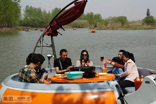 金秋九月相約揚州 泛舟湖上吃燒烤