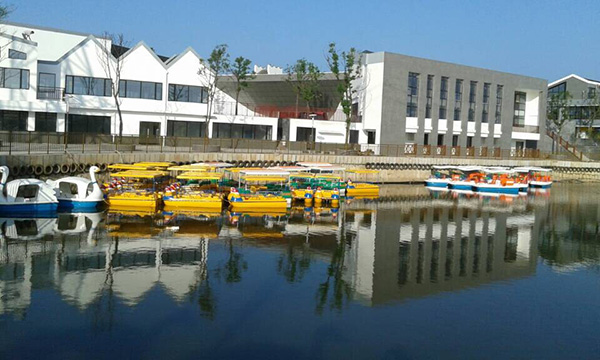 長沙客戶百余艘休閑游船順利交付