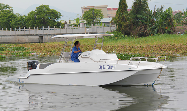 美藍游艇22尺釣魚艇順利試航